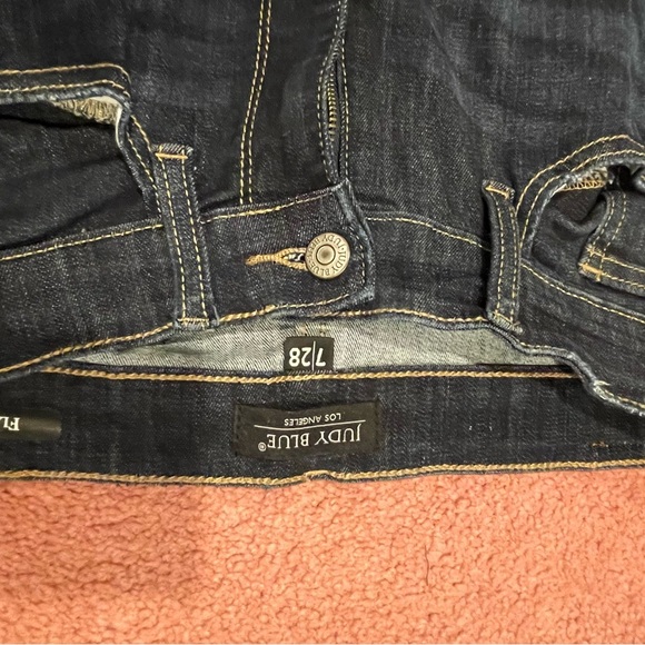 👖JUDY BLUE High waist Raw Hem Flared Leg Jeans👖 - Picture 2 of 3